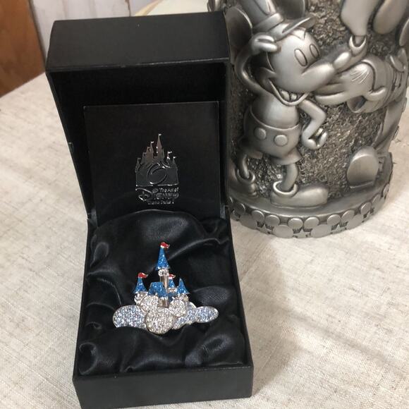 The Art of Disney “Where Dreams Come True” Pin with Swarovski Crystals in Box - Picture 4 of 7
